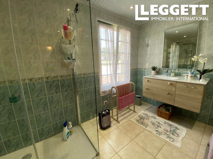 Image No.8-4 Bed House for sale