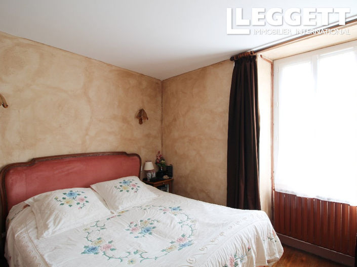 Image No.8-4 Bed House for sale