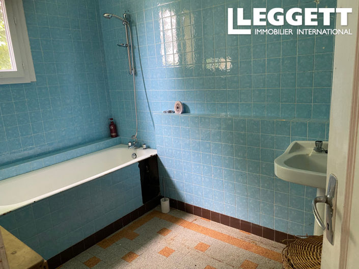 Image No.8-5 Bed House for sale