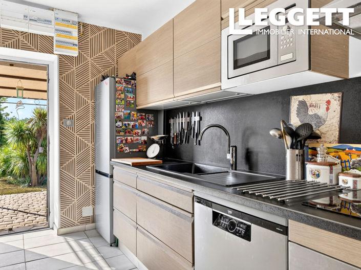 Image No.8-5 Bed House for sale