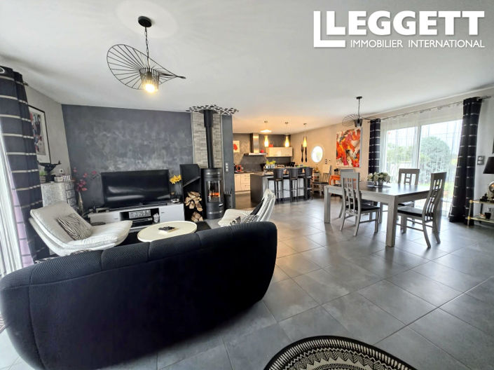 Image No.2-4 Bed House for sale