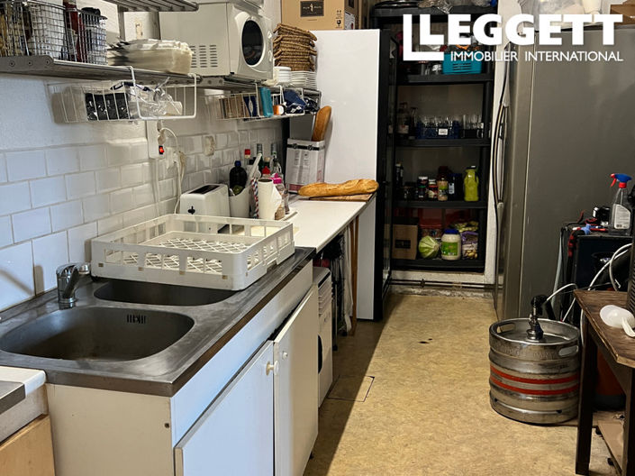 Image No.8-4 Bed Commercial for sale