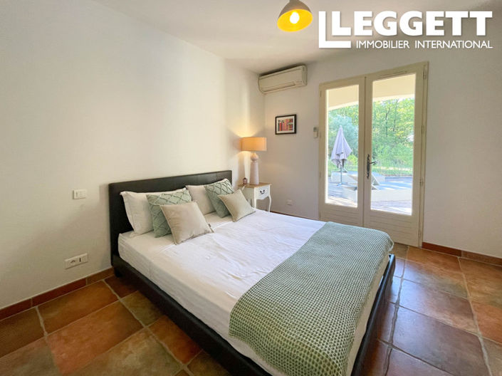 Image No.6-5 Bed House for sale