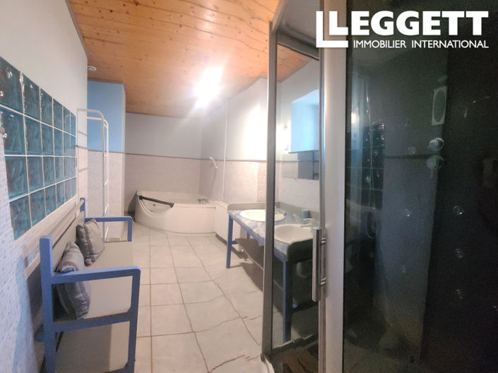 Image No.8-5 Bed House for sale