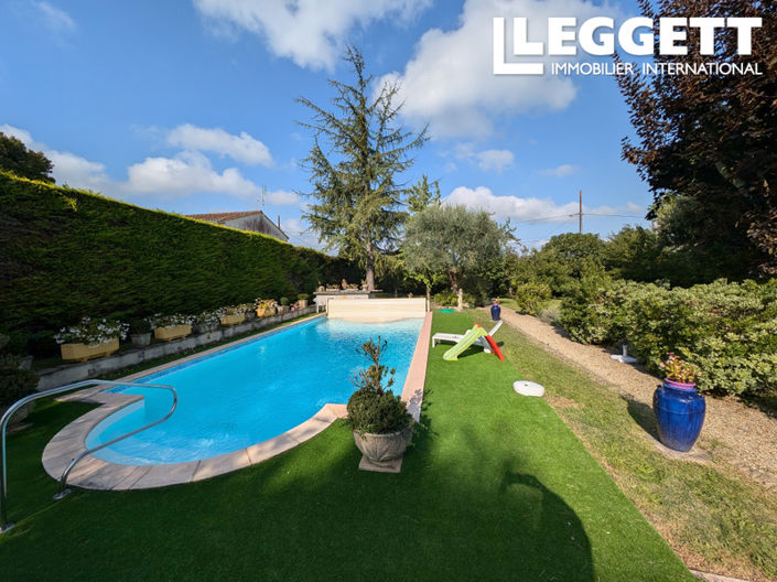 Image No.2-Maison de 5 chambres à vendre à Barbezieux-Saint-Hilaire