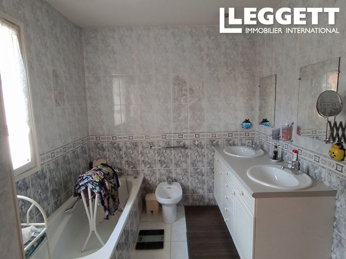 Image No.9-4 Bed House for sale