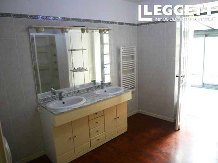 Image No.10-3 Bed House for sale