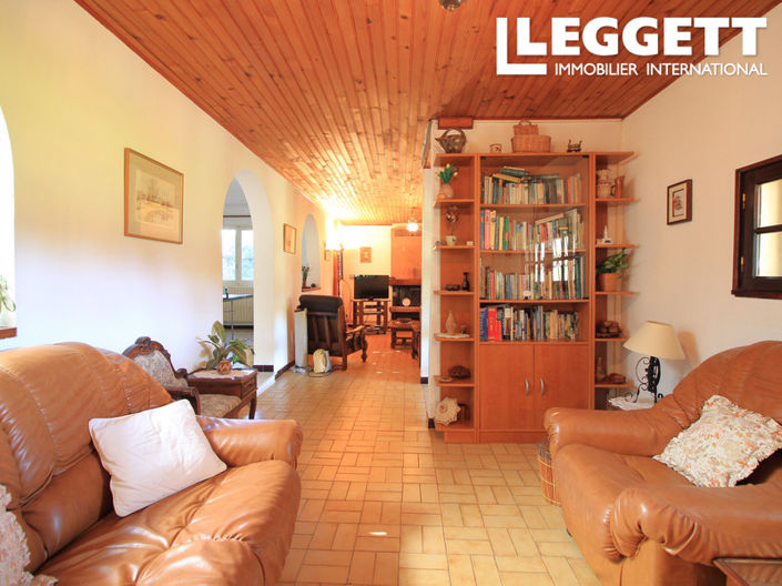 Image No.6-5 Bed House for sale