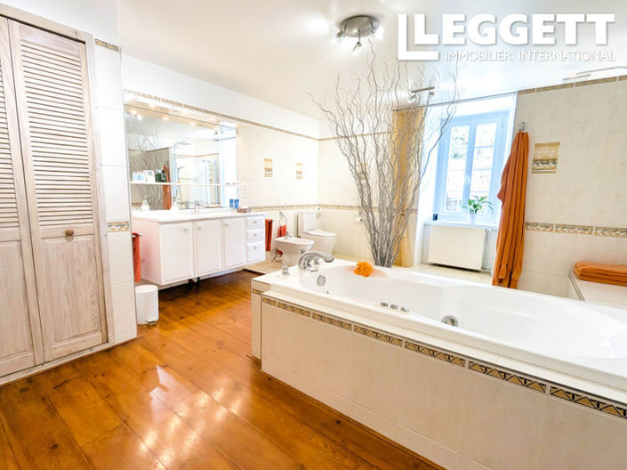 Image No.6-6 Bed House for sale