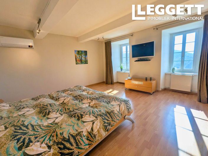 Image No.8-6 Bed House for sale