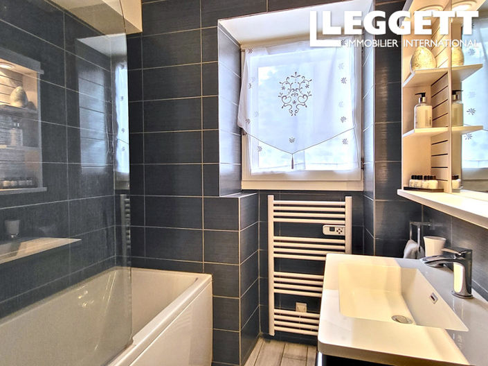 Image No.6-3 Bed House for sale