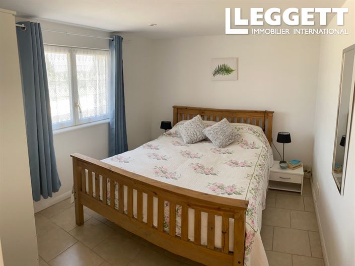 Image No.8-8 Bed House for sale