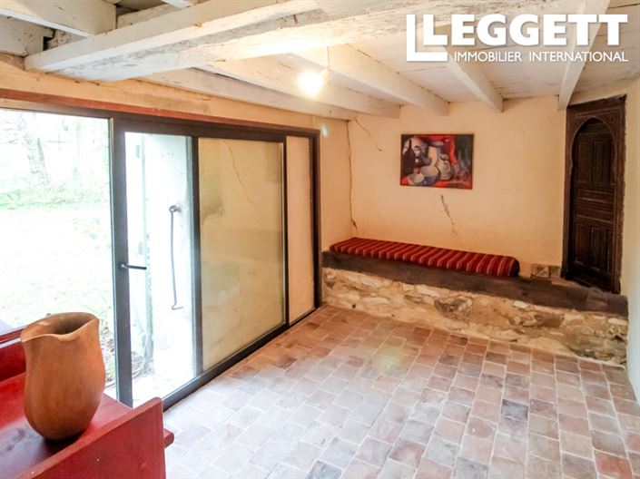 Image No.8-2 Bed House for sale