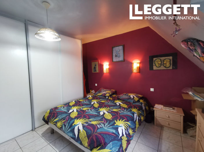 Image No.6-10 Bed House for sale