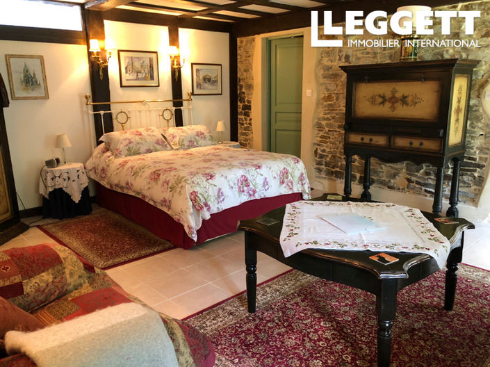 Image No.6-5 Bed House for sale