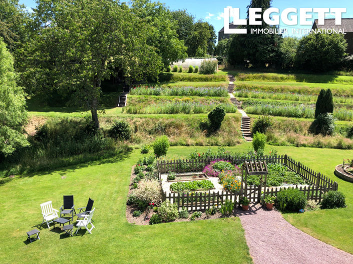 Image No.8-5 Bed House for sale