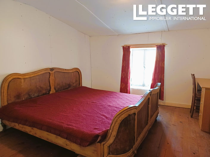 Image No.8-5 Bed House for sale