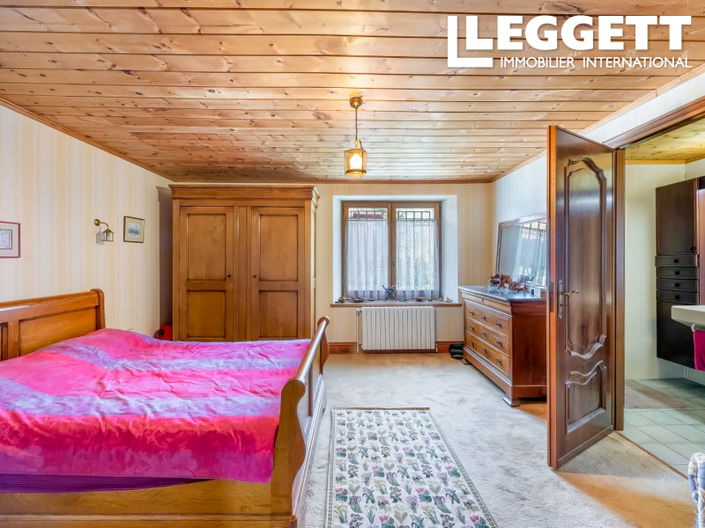 Image No.10-10 Bed House for sale