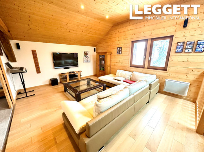 Image No.7-10 Bed House for sale