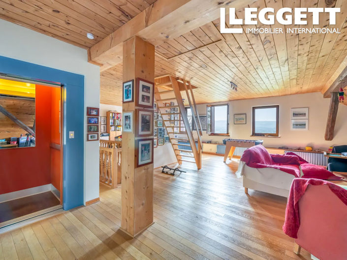 Image No.8-10 Bed House for sale