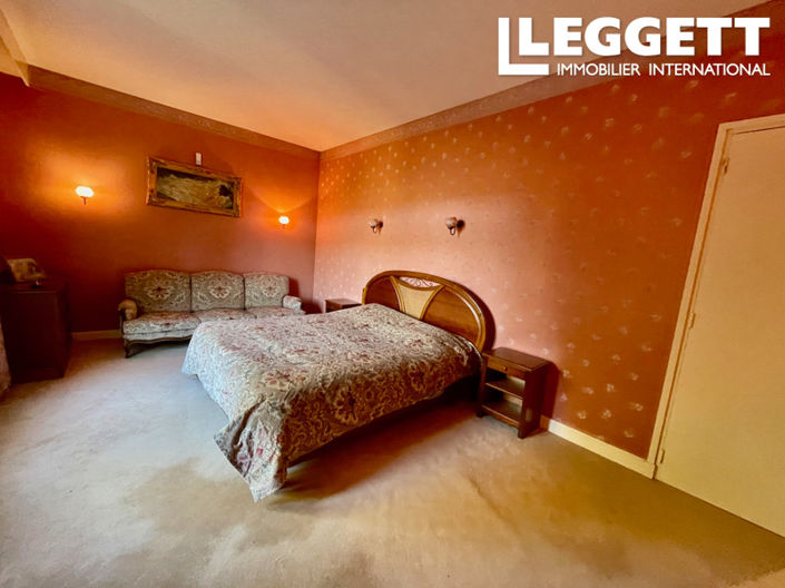 Image No.5-9 Bed House for sale