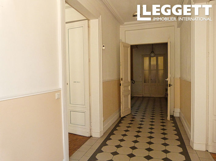 Image No.6-6 Bed House for sale