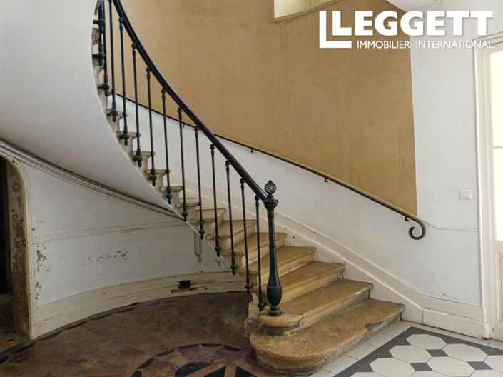 Image No.8-6 Bed House for sale