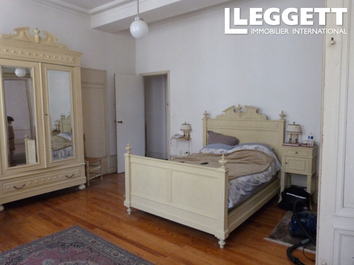 Image No.9-6 Bed House for sale