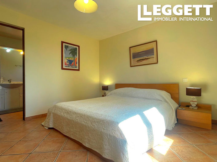 Image No.10-5 Bed House for sale