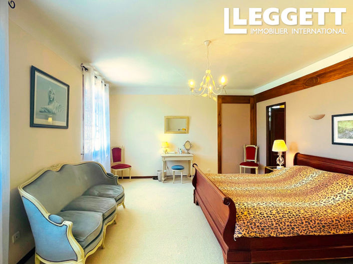 Image No.9-5 Bed House for sale