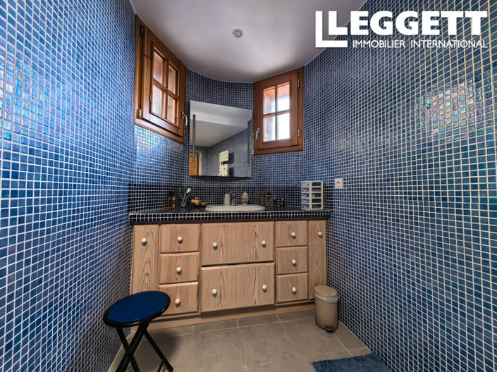 Image No.8-2 Bed House for sale