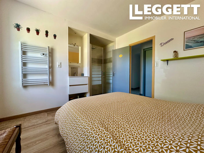 Image No.7-10 Bed House for sale