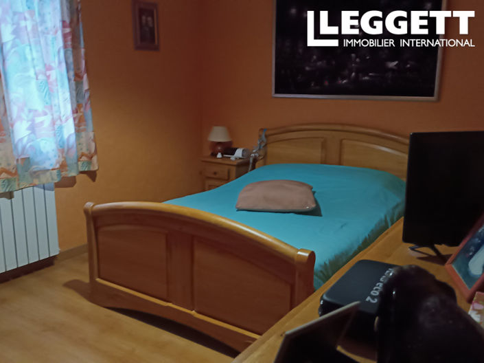 Image No.9-5 Bed House for sale