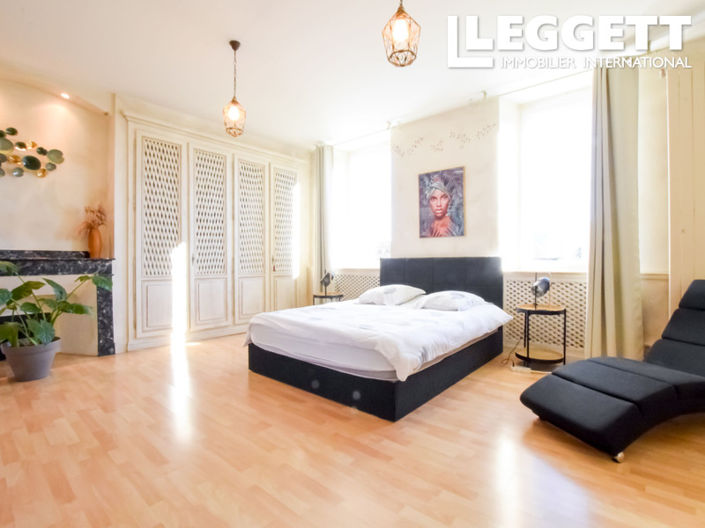 Image No.6-9 Bed House for sale