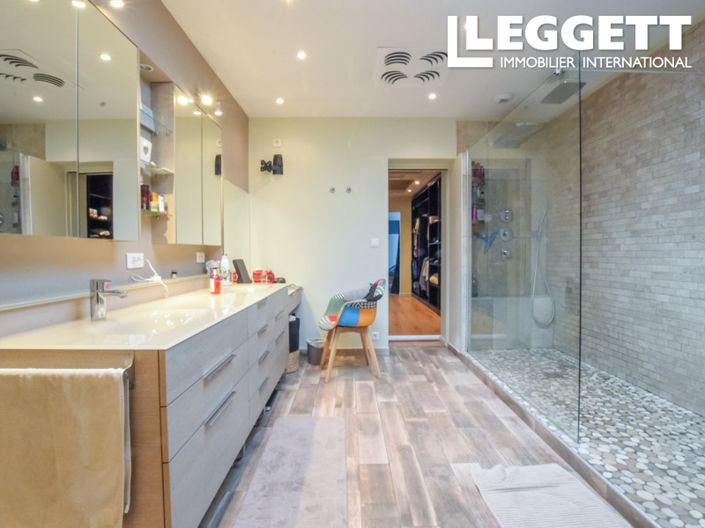 Image No.8-9 Bed House for sale