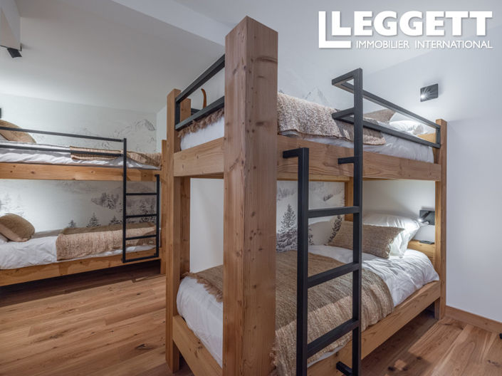 Image No.10-3 Bed Apartment for sale