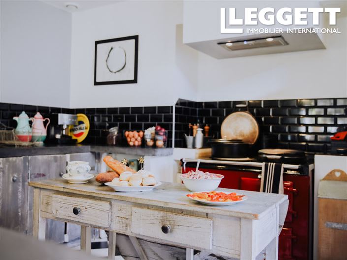 Image No.6-8 Bed House for sale