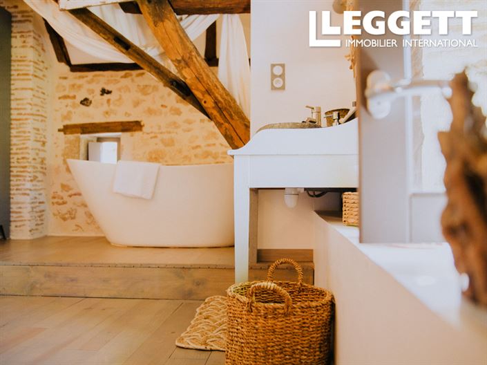 Image No.9-8 Bed House for sale