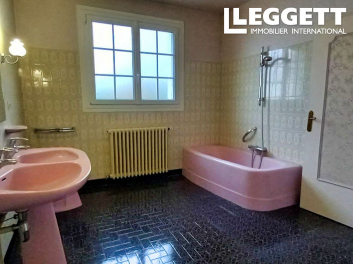 Image No.8-5 Bed House for sale