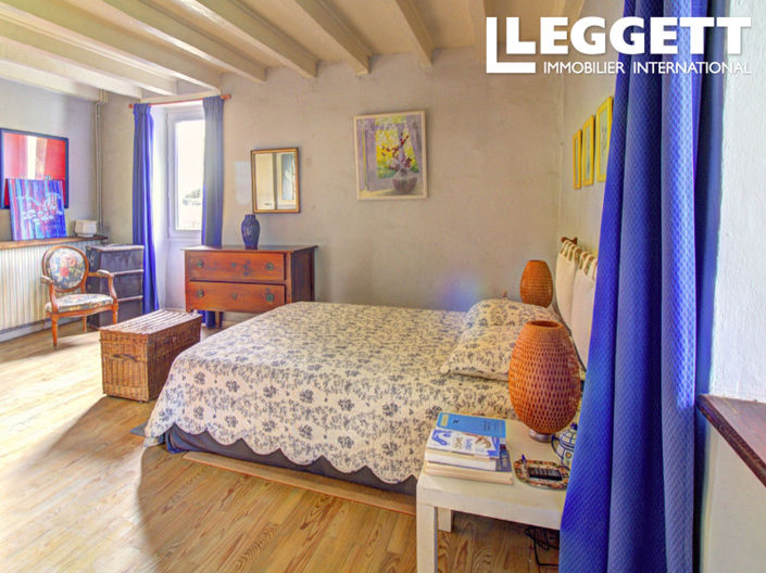 Image No.8-5 Bed House for sale