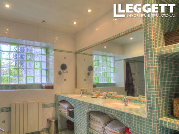 Image No.9-5 Bed House for sale