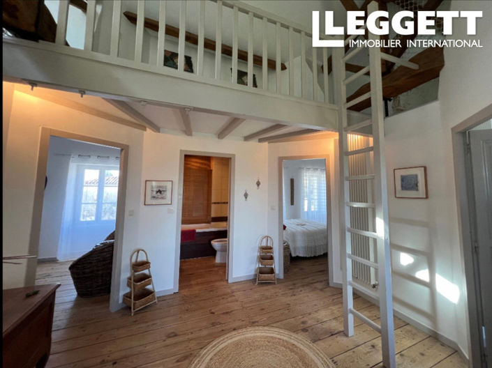 Image No.8-5 Bed House for sale