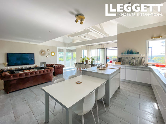 Image No.6-4 Bed House for sale