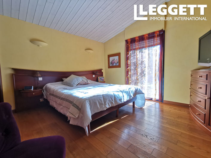 Image No.7-4 Bed House for sale