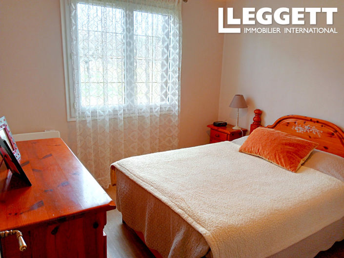 Image No.7-5 Bed House for sale