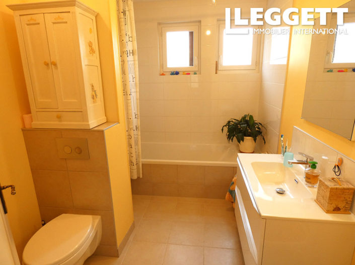 Image No.8-5 Bed House for sale