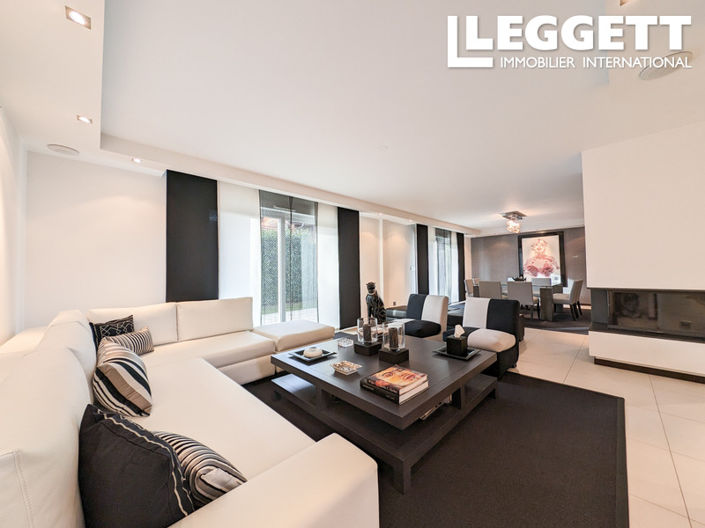 Image No.1-3 Bed House for sale