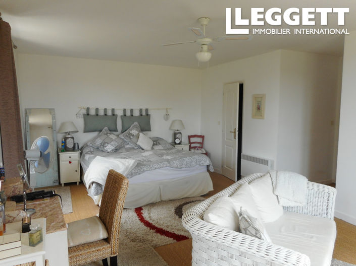 Image No.9-6 Bed House for sale