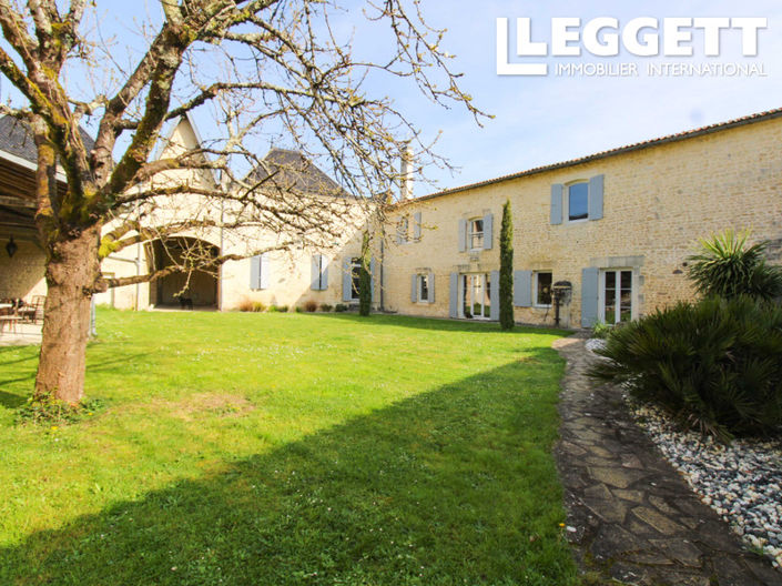 Image No.1-Maison de 5 chambres à vendre à Saint-Jean-d'Angély