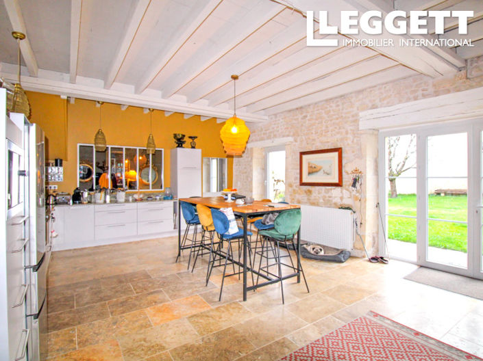 Image No.3-Maison de 5 chambres à vendre à Saint-Jean-d'Angély